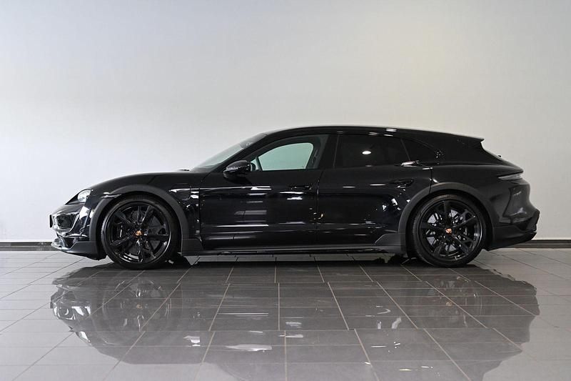 Second-hand Porsche Taycan Turbo Cross Turismo 500 kW (680 CP) 2022 Negru Berlinǎ