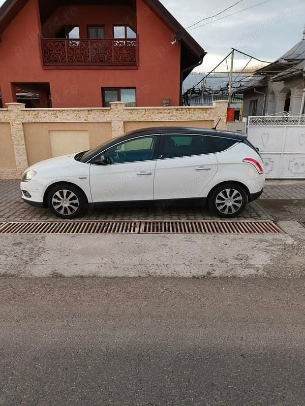 Utilizat 2010 Lancia Delta Hatchback | 2.300 EUR - Imagine 1/4