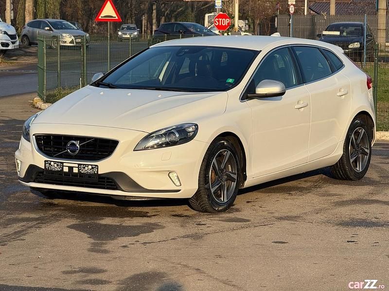 Alb Utilizat 2015 Volvo V40 R-Design Hatchback | 7.850 EUR (Preț OK) - Imagine 1/4