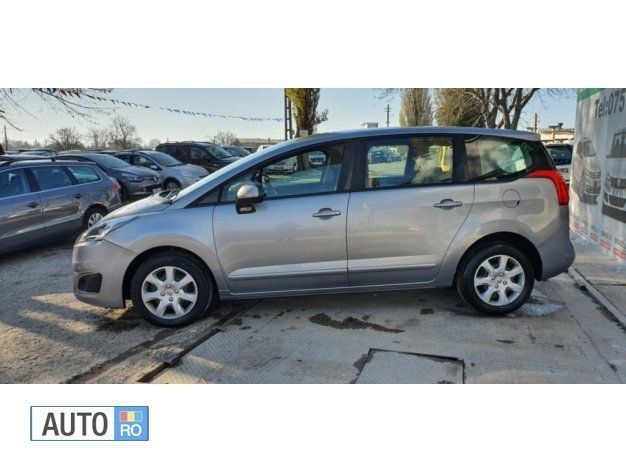 Gri Utilizat 2015 Peugeot 5008 Monovolum | 6.999 EUR (Preț OK) - Imagine 1/4