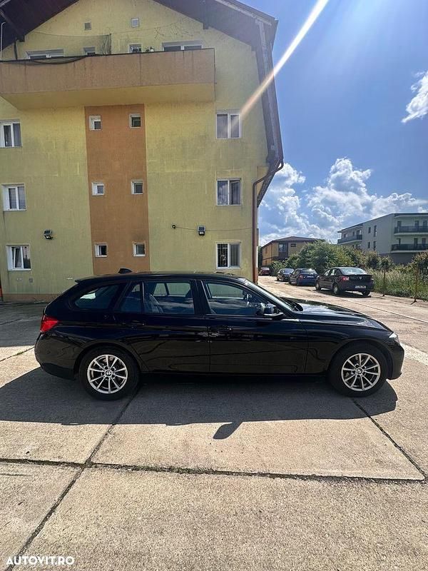 Second-hand BMW 318 Comfort Edition 143 CP (105 kW) 2015 Culoarenegru Break