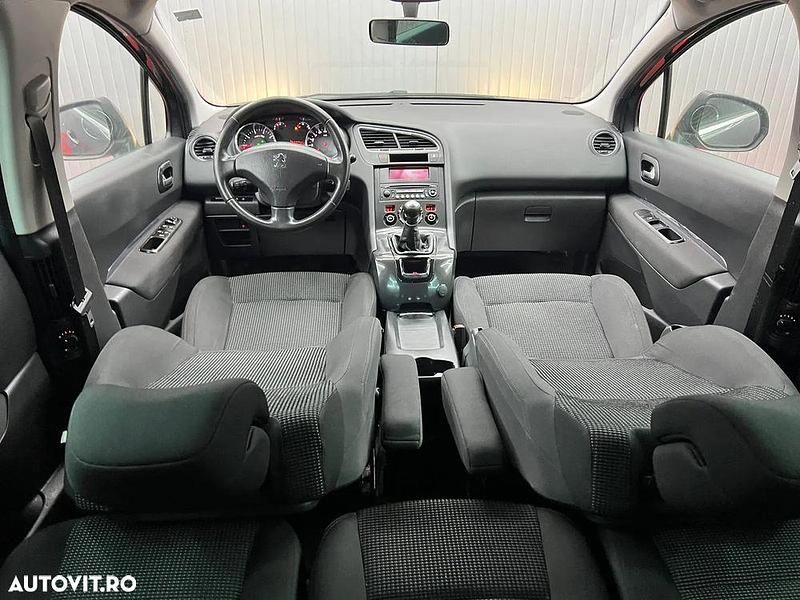 Second-hand Peugeot 5008 120 CP (88 kW) 2011 Gri Monovolum