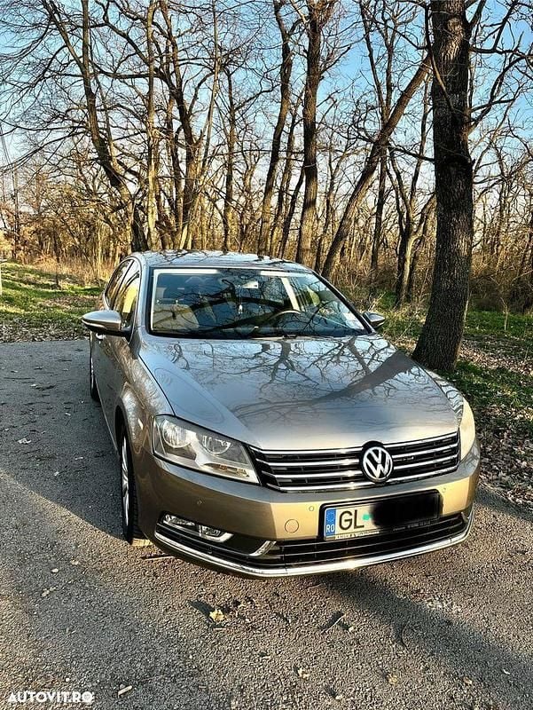 Culoaremaro Utilizat 2013 VW Passat Comfortline Berlinǎ | 7.000 EUR (Preț bun) - Imagine 1/4