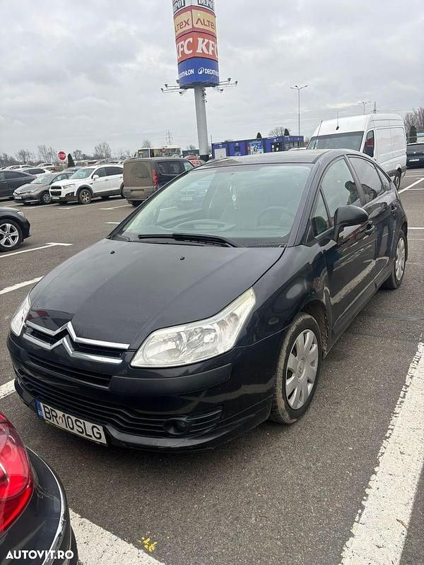 Culoarenegru Utilizat 2007 Citroën C4 Hatchback | 1.800 EUR (Preț bun) - Imagine 1/4