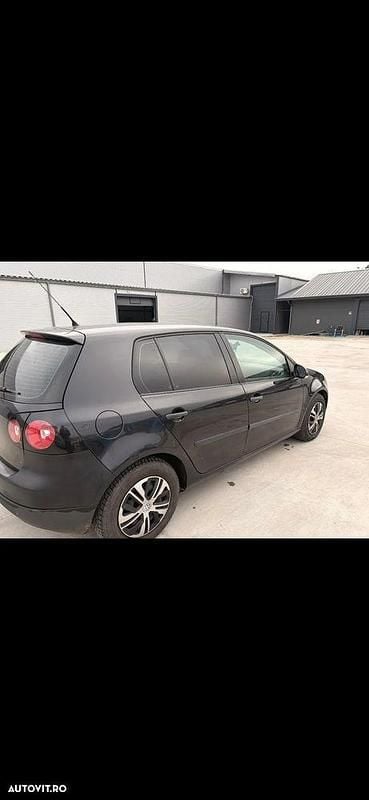 Second-hand VW Golf V Trendline 105 CP (77 kW) 2007 Culoarenegru Hatchback