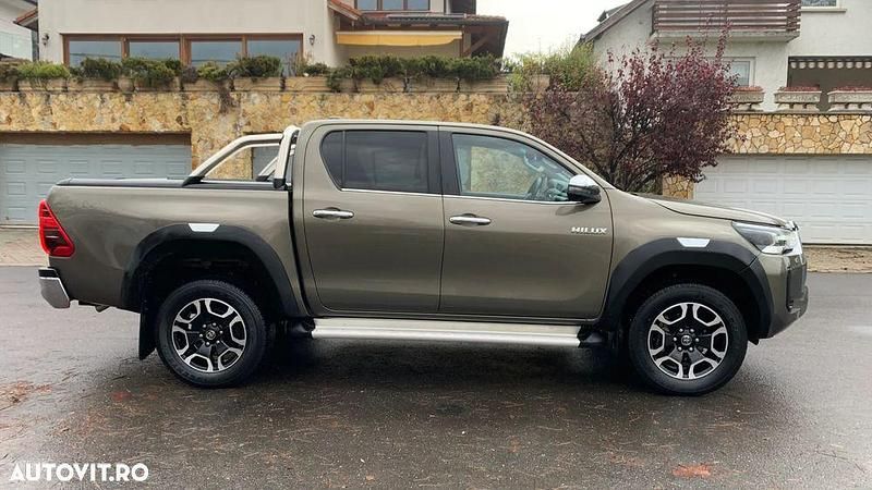 Second-hand Toyota HiLux Edition 204 CP (150 kW) 2023 Culoareverde Pickup