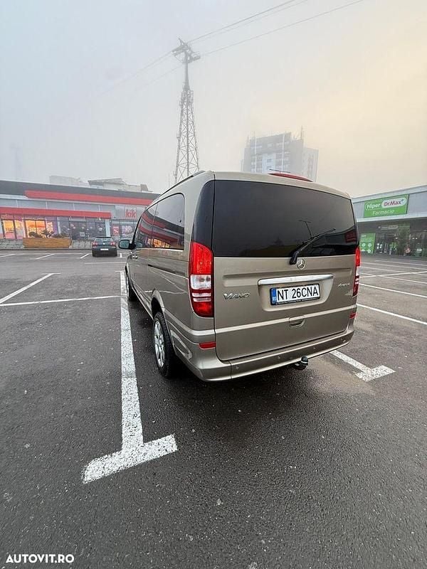 Second-hand Mercedes Viano 163 CP (119 kW) 2012 Culoarebej Monovolum