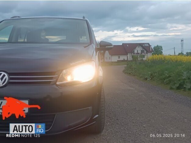 Second-hand VW Touran 140 CP (102 kW) 2013 Negru Monovolum