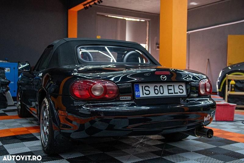 Second-hand Mazda MX5 Inclusive 140 CP (102 kW) 2003 Culoarenegru Cabrio