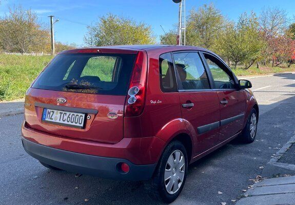 Second-hand Ford Fiesta 75 CP (55 kW) 2006 Roşu Hatchback