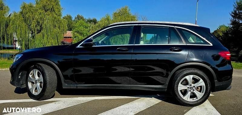 Culoarenegru Utilizat 2018 Mercedes GLC220 SUV | 27.000 EUR (Preț bun) - Imagine 1/4