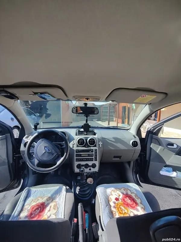 Utilizat 2004 Ford Fusion Hatchback | 1.500 EUR (Super Preț) - Imagine 1/4