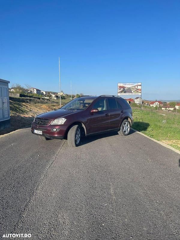 Culoarerosu Utilizat 2008 Mercedes ML280 SUV | 6.400 EUR (Preț OK) - Imagine 1/4