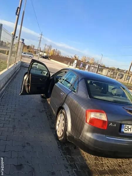 Second-hand Audi A4 131 CP (96 kW) 2003 Berlinǎ