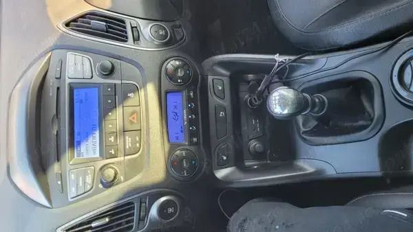 Negru Utilizat 2015 Hyundai ix35 SUV | 9.900 EUR (Preț OK) - Imagine 1/4