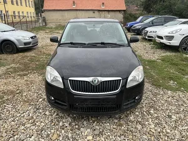 Negru Utilizat 2010 Skoda Fabia Break | 2.590 EUR (Preț bun) - Imagine 1/4