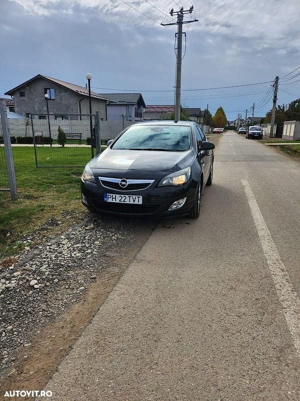 Culoarenegru Utilizat 2012 Opel Astra Active Hatchback | 3.150 EUR (Super Preț) - Imagine 1/4