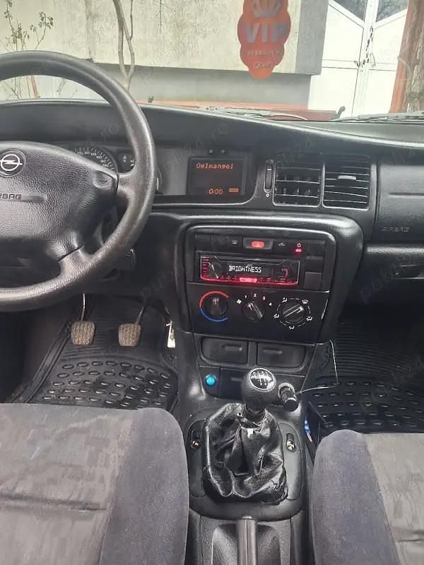 Second-hand Opel Vectra 125 CP (91 kW) 2000 Berlinǎ