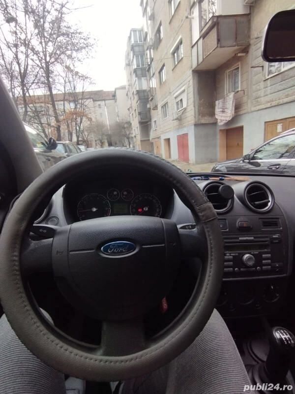 Second-hand Ford Fiesta 60 CP (44 kW) 2005 Negru Hatchback