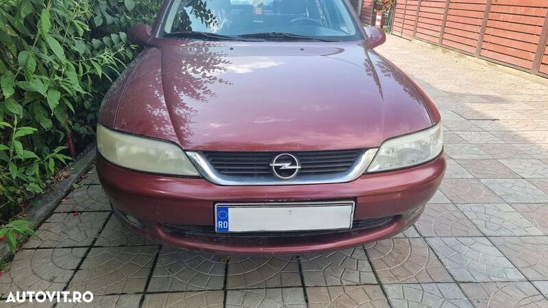 Rosu Utilizat 2001 Opel Vectra Comfort Berlinǎ | 999 EUR (Preț OK) - Imagine 1/3