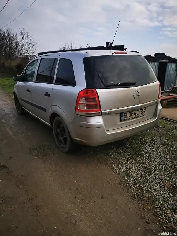 Utilizat 2010 Opel Zafira Monovolum | 3.000 EUR (Puțin scump) - Imagine 1/4