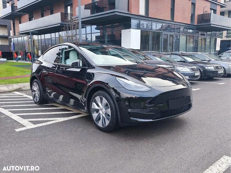 Culoarenegru Utilizat 2021 Tesla Model Y SUV | 29.900 EUR (Preț OK) - Imagine 1/4