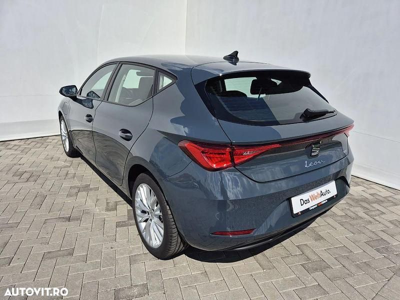 Nouă Seat Leon Style 205 CP (150 kW) 2025 Culoarealbastru Hatchback