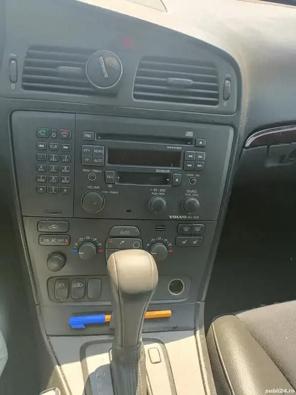 Second-hand Volvo V70 163 CP (119 kW) 2003 Rosu Break