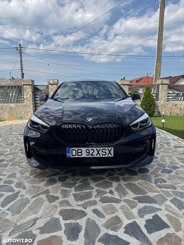 Negru Utilizat 2022 BMW 120 M Sport Hatchback | 28.500 EUR (Preț OK) - Imagine 1/4