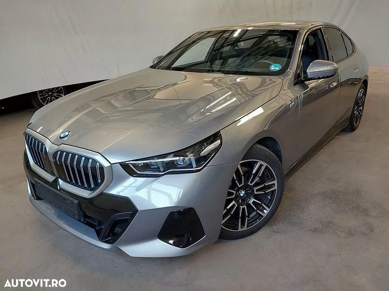 Culoareargint Utilizat 2024 BMW 520 Comfort Edition Berlinǎ | 52.900 EUR - Imagine 1/4