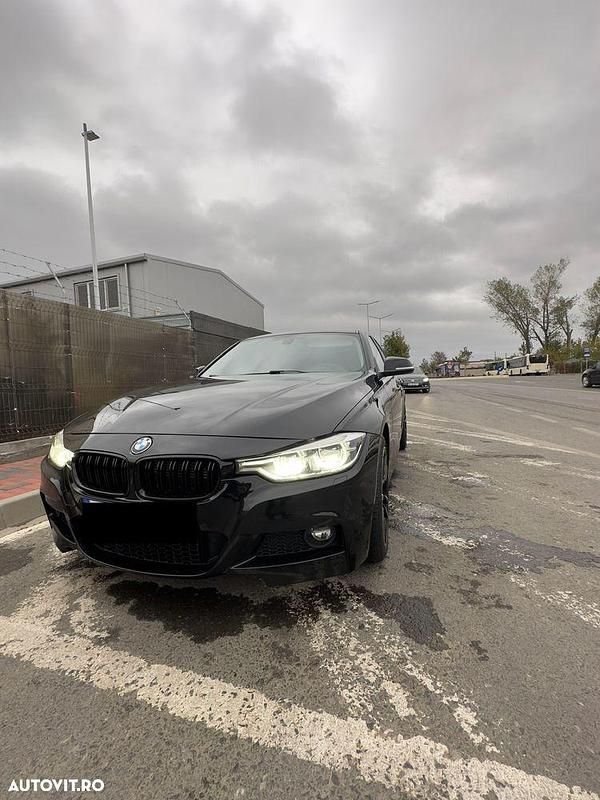 Culoarenegru Utilizat 2016 BMW 330e iPerformance Berlinǎ | 14.600 EUR - Imagine 1/4