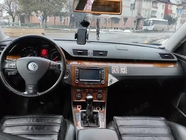 Second-hand VW Passat 140 CP (102 kW) 2005 Gri Berlinǎ