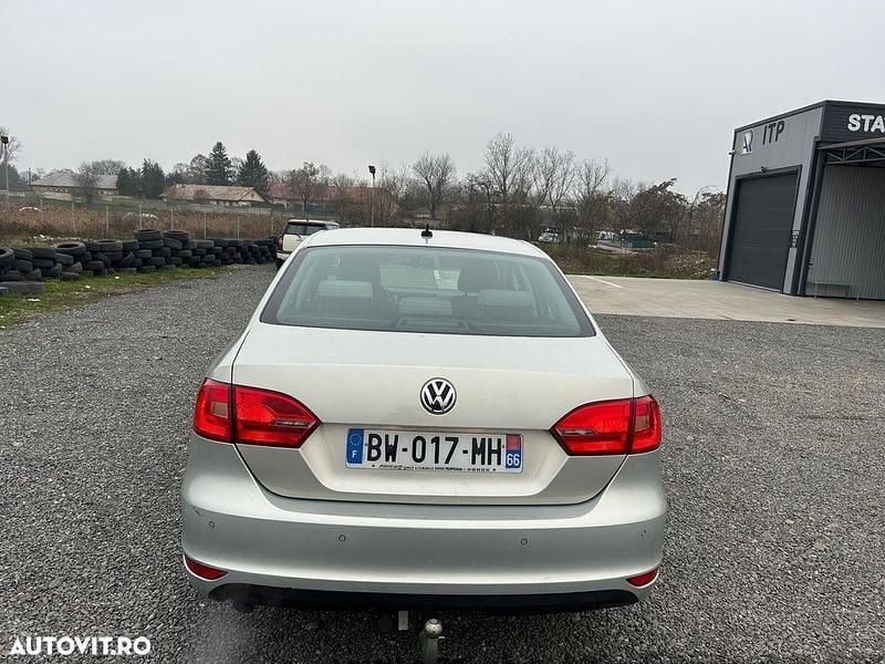 Second-hand VW Jetta Comfortline 105 CP (77 kW) 2012 Culoaregri Berlinǎ