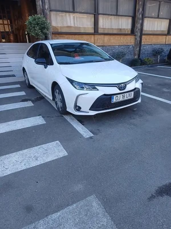 Second-hand Toyota Corolla 140 CP (102 kW) 2025 Alb Berlinǎ