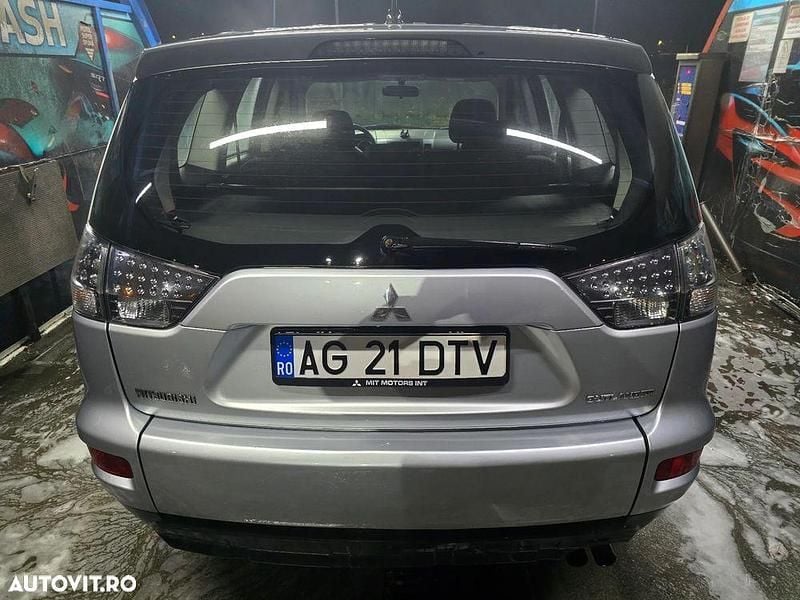 Culoaregri Utilizat 2011 Mitsubishi Outlander Intense+ SUV | 2.500 EUR (Preț bun) - Imagine 1/4