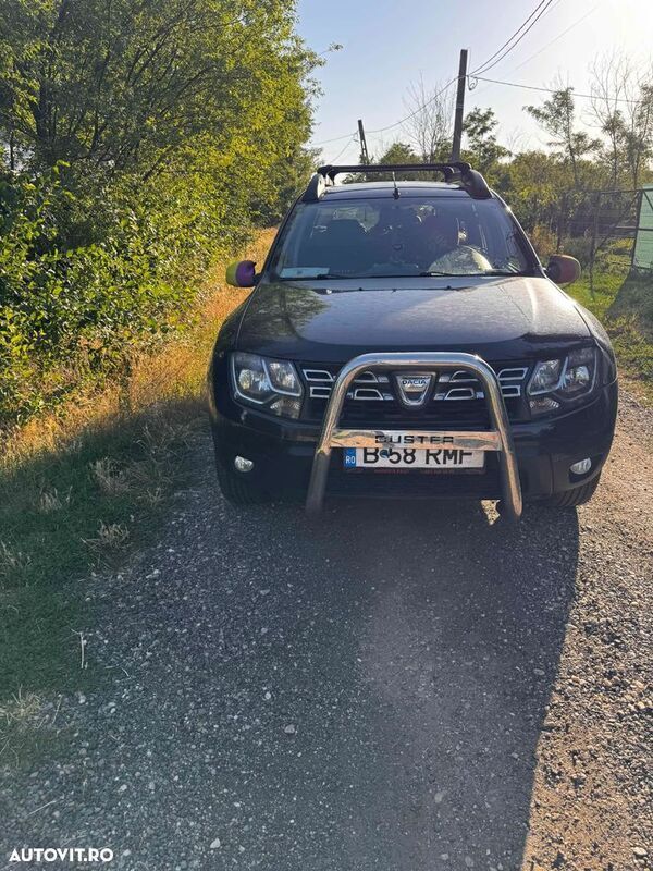 Negru Utilizat 2014 Dacia Duster Lauréate SUV | 6.000 EUR (Preț OK) - Imagine 1/4