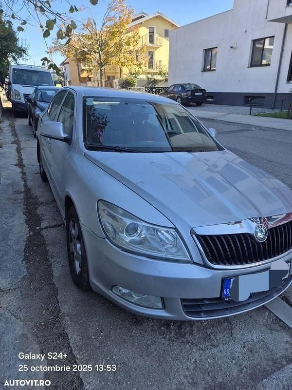 Culoareargint Utilizat 2010 Skoda Octavia Active Berlinǎ | 1.750 EUR - Imagine 1/4