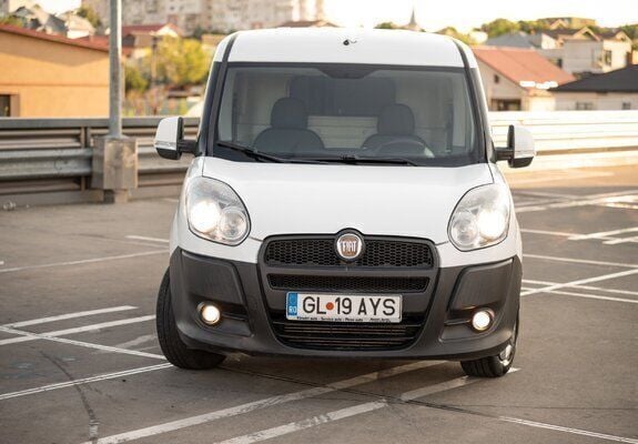 Alb Utilizat 2012 Fiat Doblò Monovolum | 4.500 EUR (Preț OK) - Imagine 1/4