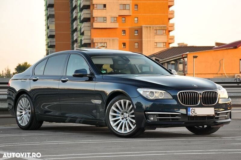 Second-hand BMW 740 Comfort Edition 313 CP (230 kW) 2013 Albastru Berlinǎ