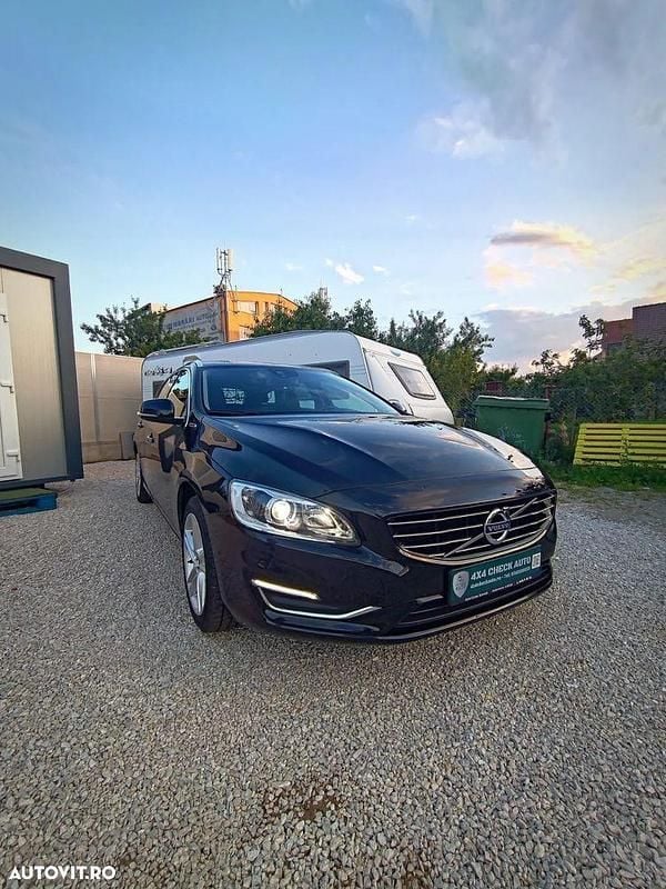 Negru Utilizat 2013 Volvo V60 Summum Break | 9.450 EUR (Preț OK) - Imagine 1/4