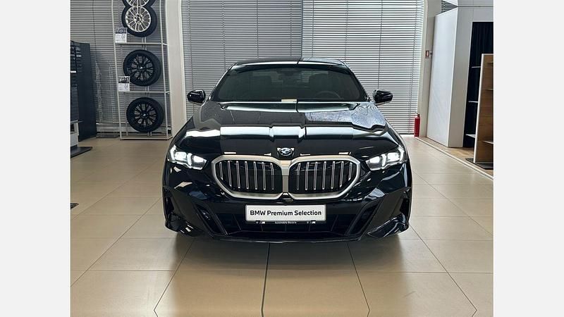 Second-hand BMW 540 Comfort Edition 286 CP (210 kW) 2025 Black sapphire metallic metalizat Berlinǎ