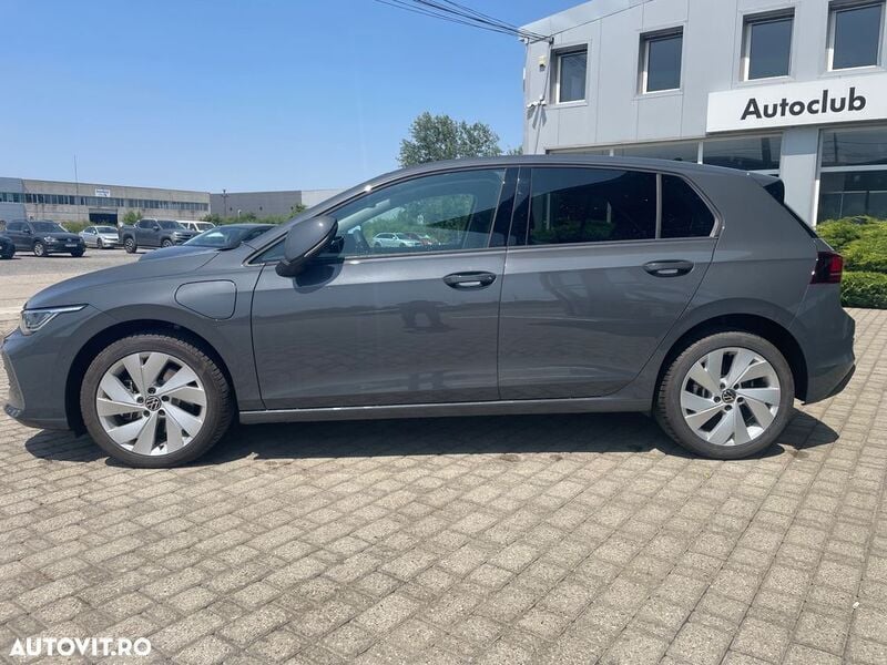 Gri Nouă 2025 VW Golf VIII Life Hatchback | 29.768 EUR - Imagine 1/4