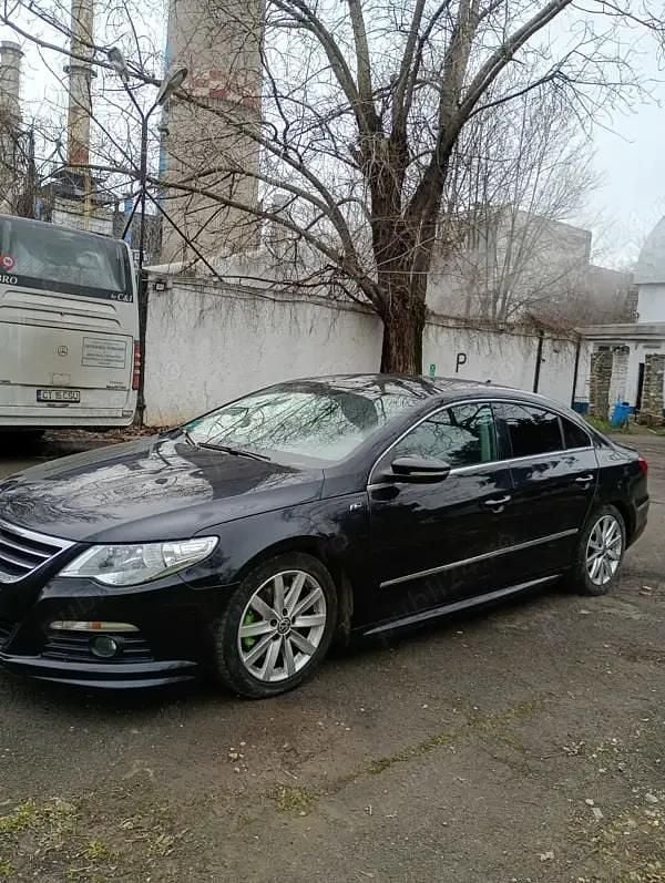Second-hand VW Passat R-line 143 CP (105 kW) 2011 Berlinǎ