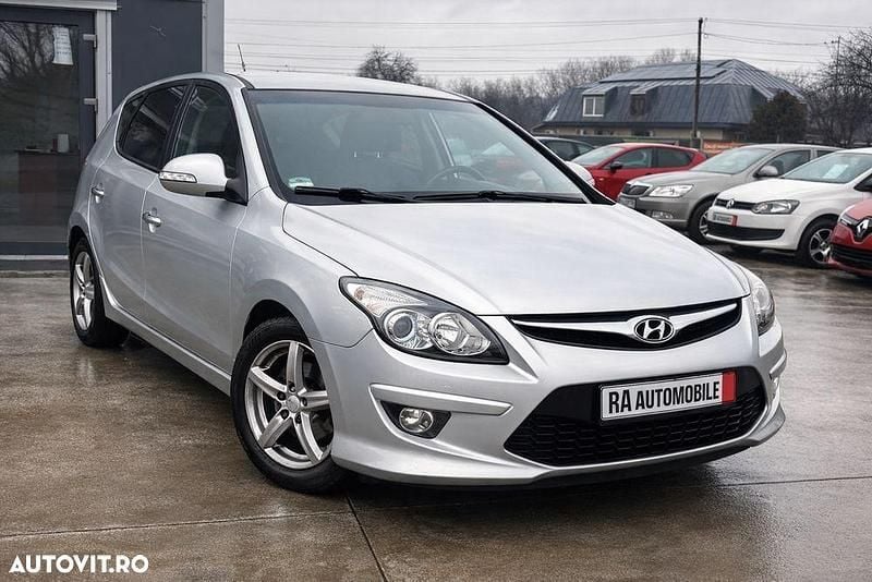 Second-hand Hyundai i30 Edition+ 109 CP (80 kW) 2012 Culoareargint Hatchback