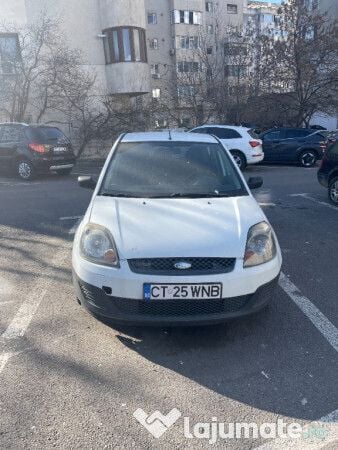 Alb Utilizat 2008 Ford Fiesta Hatchback | 1.200 EUR (Preț bun) - Imagine 1/4