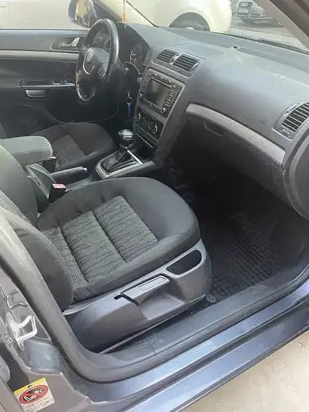 Gri Utilizat 2009 Skoda Octavia Break | 4.300 EUR (Preț OK) - Imagine 1/4