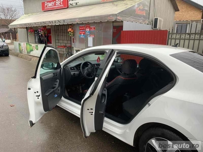 Second-hand VW Jetta 105 CP (77 kW) 2013 Alb Berlinǎ