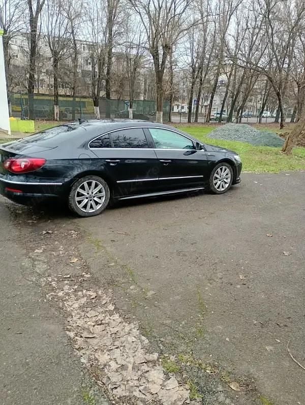 Second-hand VW Passat R-line 143 CP (105 kW) 2011 Berlinǎ