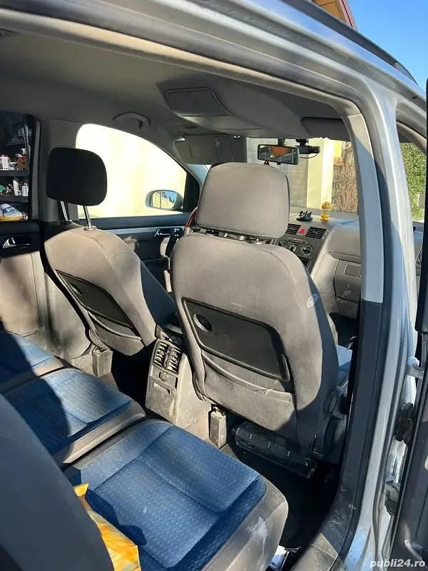 Second-hand VW Touran 105 CP (77 kW) 2004 Monovolum