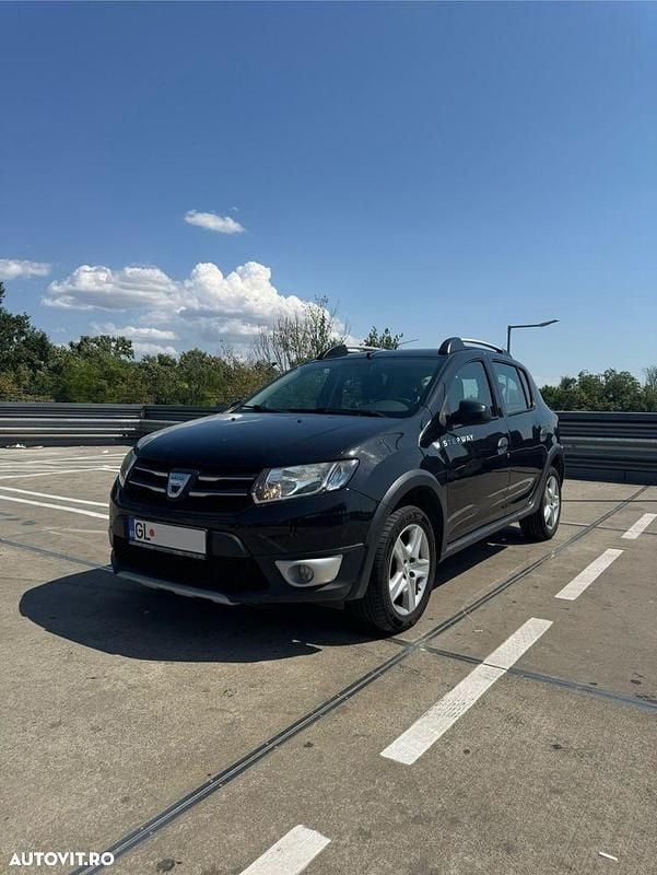Negru Utilizat 2014 Dacia Sandero Stepway Hatchback | 4.000 EUR (Preț bun) - Imagine 1/4
